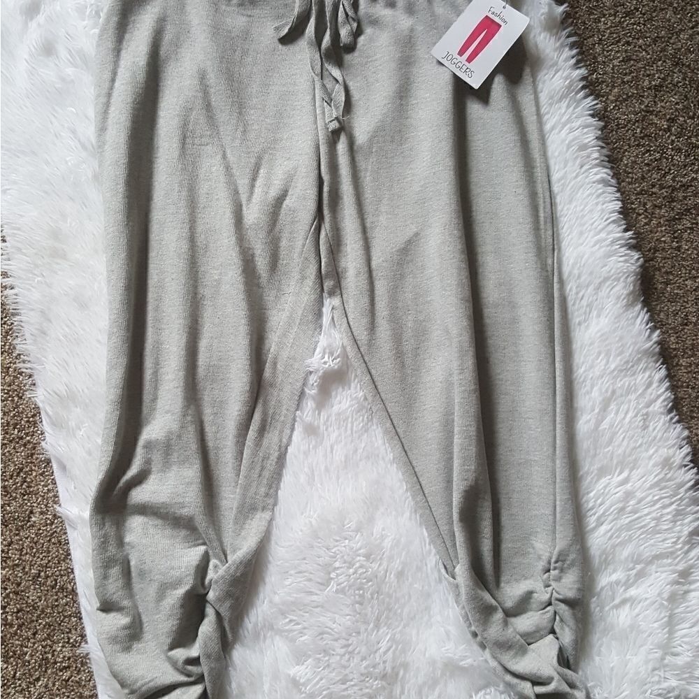 Bobbie Brooks Joggers Sweatpants Scrunched ankles Gray Size Small New with tags